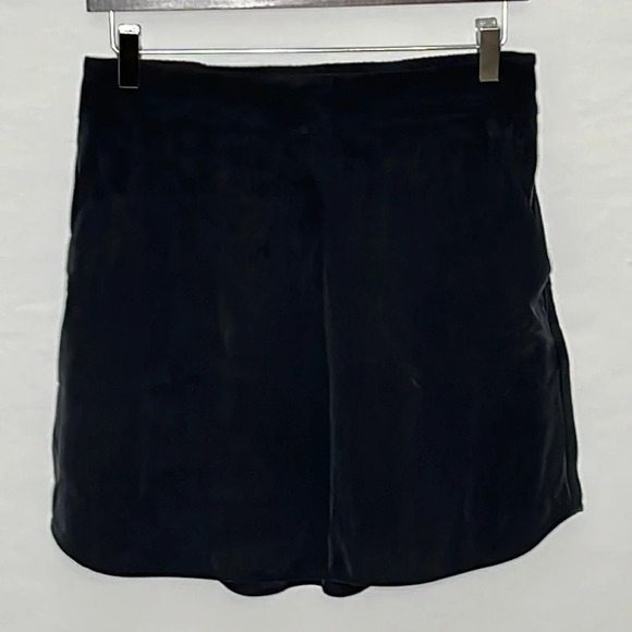 Kit and Ace Easy Breezy Washable Silk Stretch Skirt in Black - Size 6 - Picture 4 of 8